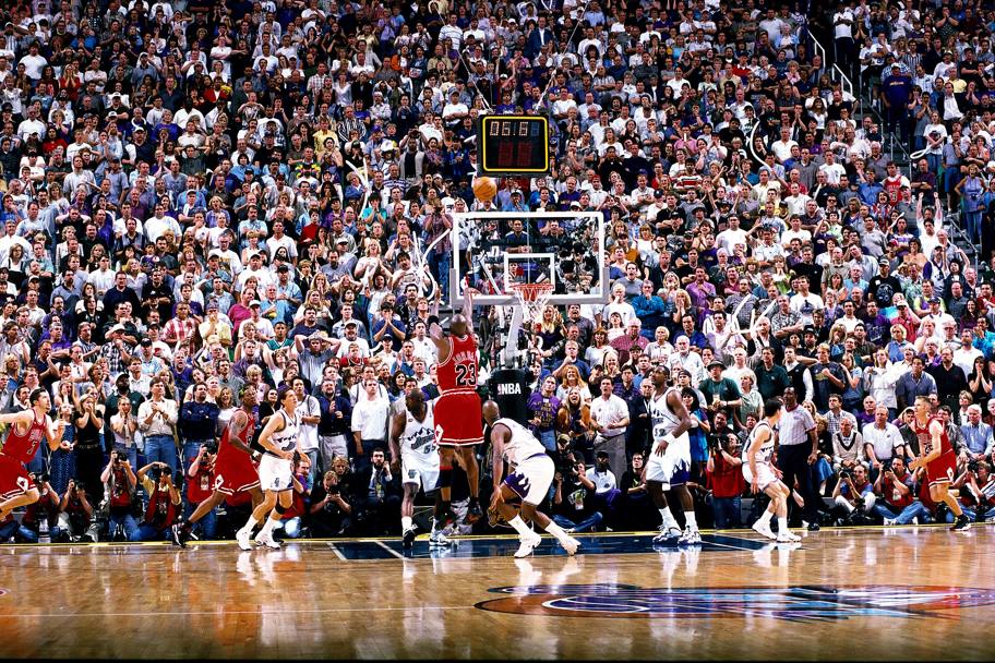 1998, gara-6, Chicago Bulls vs Utah Jazz, Michael Jordan infila uno dei tiri pi celebri della sua carriera (Nba)
